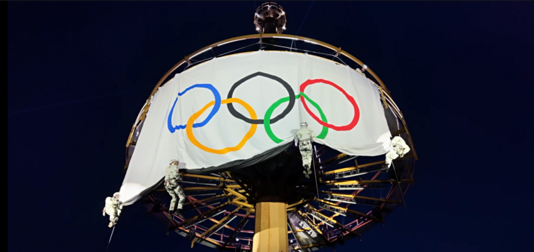 Ils subliment l’arrivée du drapeau Olympique à Albertville