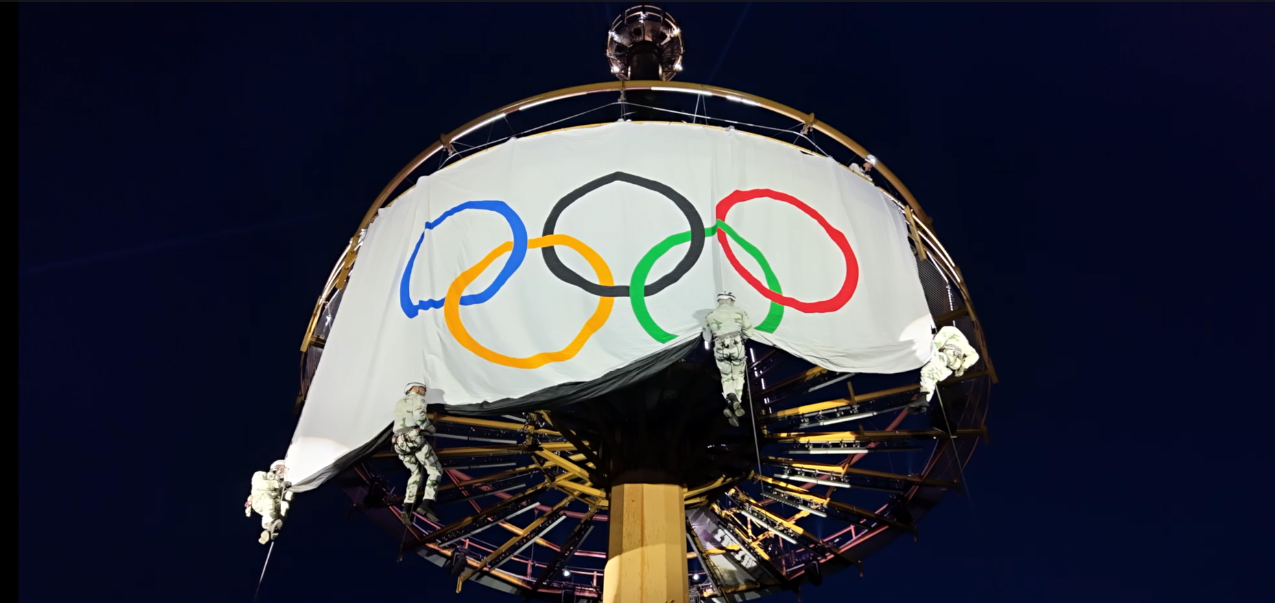 Ils subliment l’arrivée du drapeau Olympique à Albertville